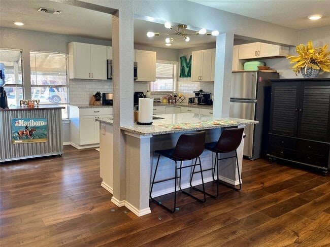 Building Photo - 715 North Ave