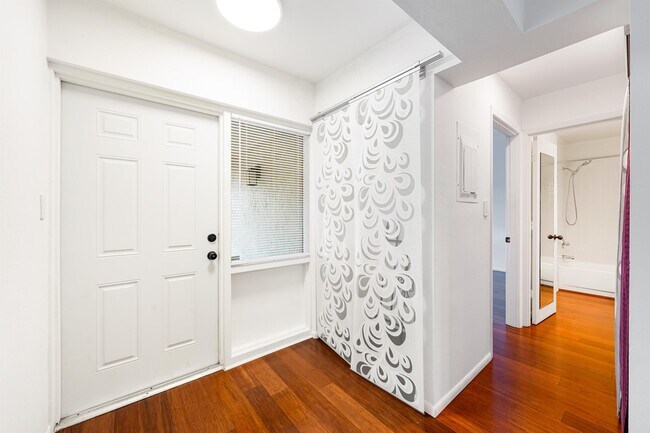 Building Photo - 800 Hudson Ave