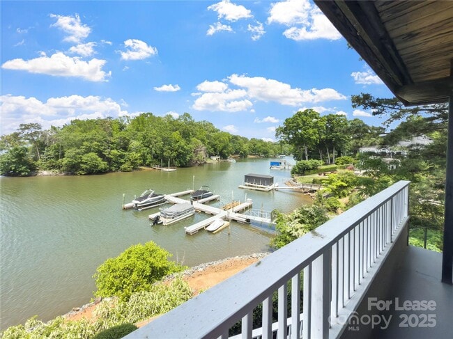 Building Photo - 9808 Emerald Point Dr
