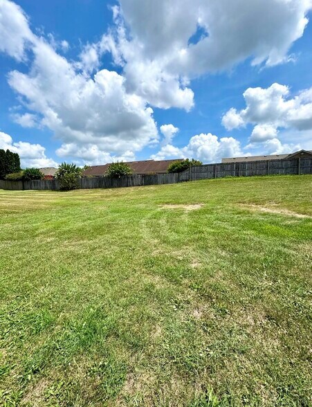 Building Photo - 634 Hampton Way