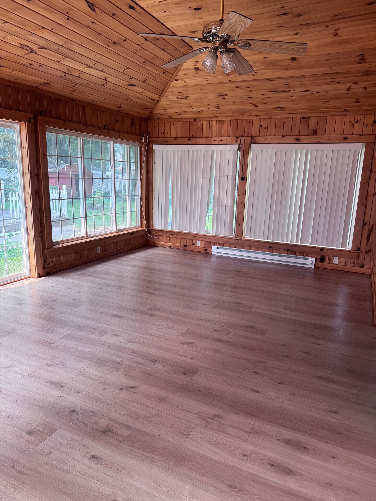 Bonus Room - 906 West Ave