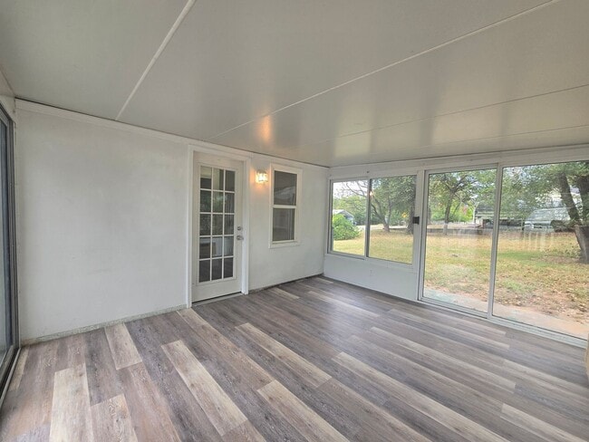 Building Photo - 1 Bedroom 1 Bath Home in Shawnee!