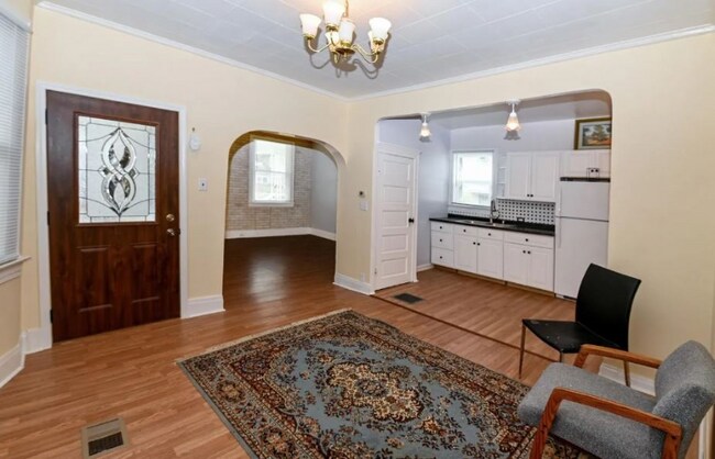 Building Photo - 412 Lombardy St