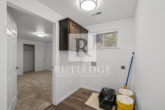 Building Photo - 176 Mallory Ln