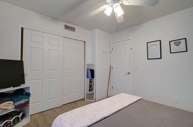 Building Photo - 2576 E Brooks St