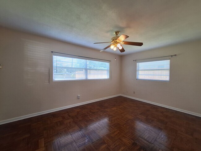 Building Photo - Stylish 4-Bedroom Belle Isle Retreat with ...