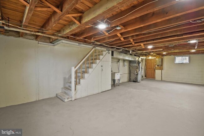 Building Photo - 1051 Oakwood Dr