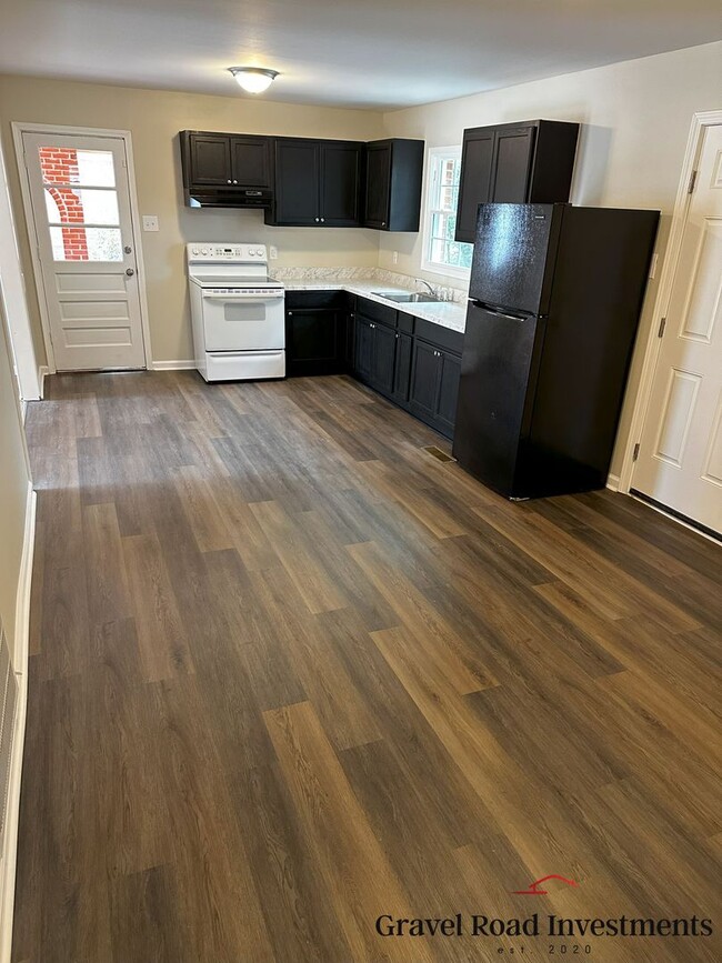 Building Photo - Charming 3-Bedroom Brick Home in a Quiet Cul-de-Sac