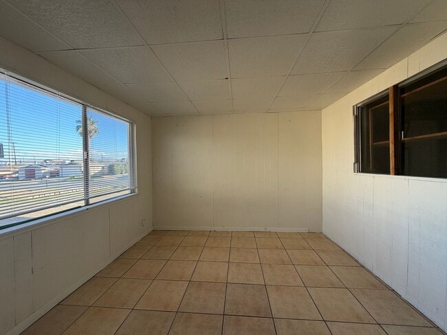 Building Photo - Spacious 3 Bedroom 2 Bathroom House For Rent