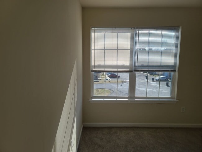 Building Photo - 3 Bedroom 2 1/2 bath ** End Unit** Townhome for Rent in Waynesboro