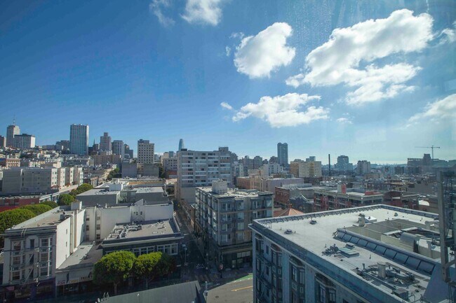 Building Photo - 2BD/2BA Modern Condo w/ Abundant Natural L...