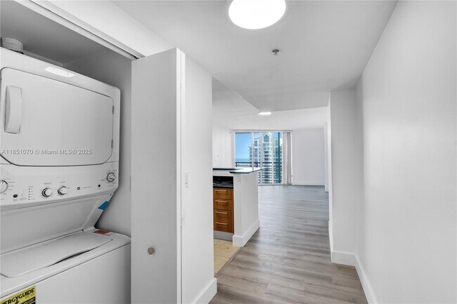Building Photo - 325 S Biscayne Blvd