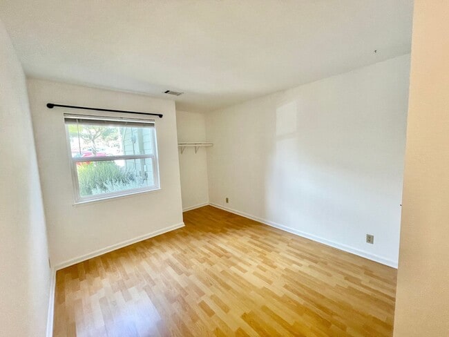 Building Photo - Spacious 3BR/2BA Potrero Hill Townhouse Ho...