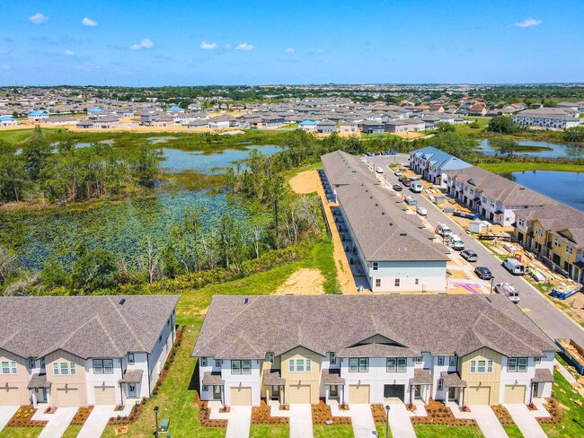 Building Photo - 820 Longboat Dr