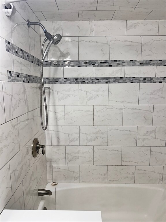 Building Photo - 300 Lynn Shore Dr