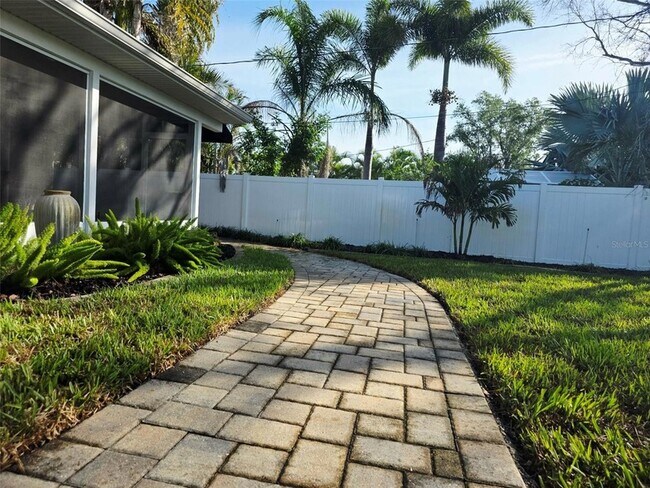 Building Photo - 3435 Overlook Dr NE