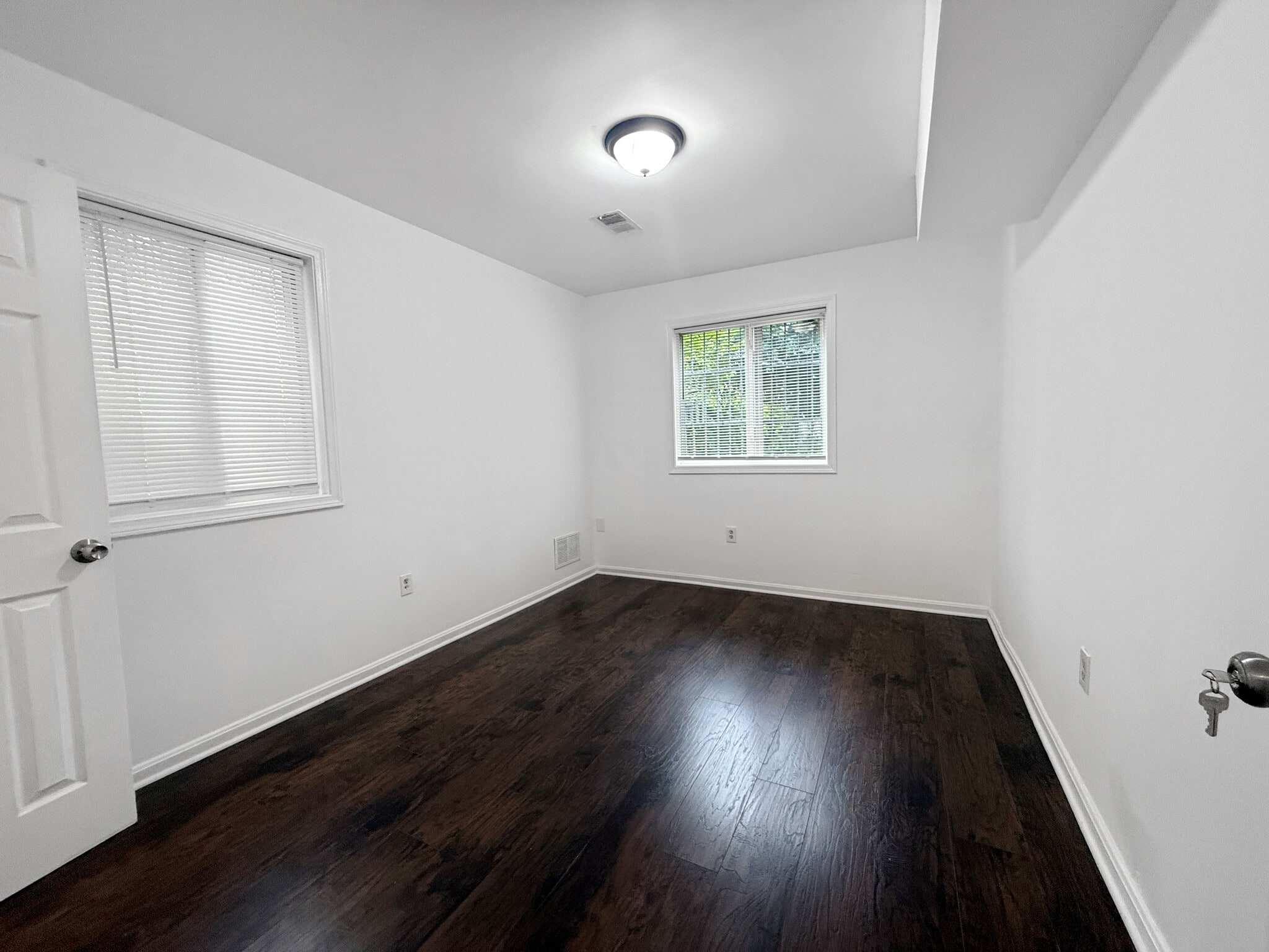 Building Photo - 506 Eastern Ave NE