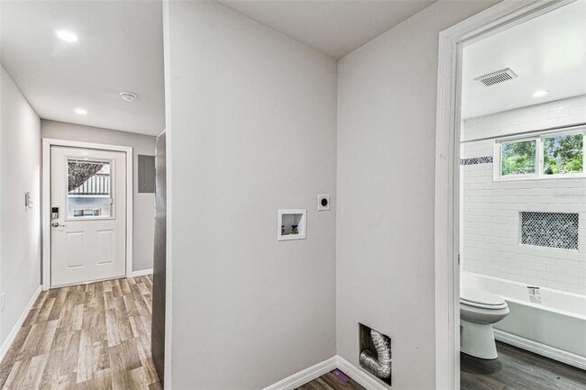 Building Photo - 1006 E 26th Ave