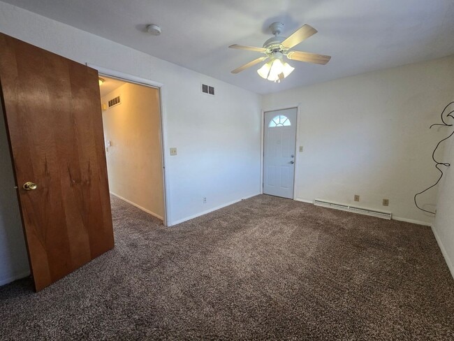 Building Photo - 203 Eisenhower Dr