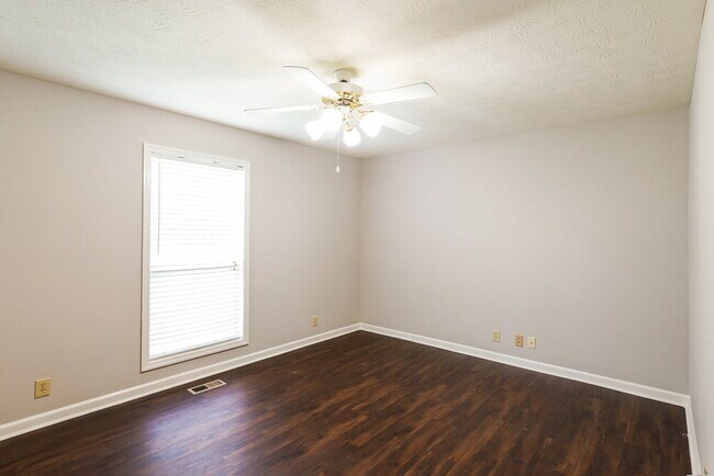 Building Photo - 318 Huntington Dr