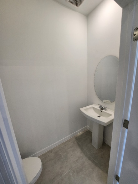 Building Photo - 7653 Waterscape Dr