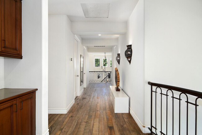 Building Photo - 1821 Tamarack St
