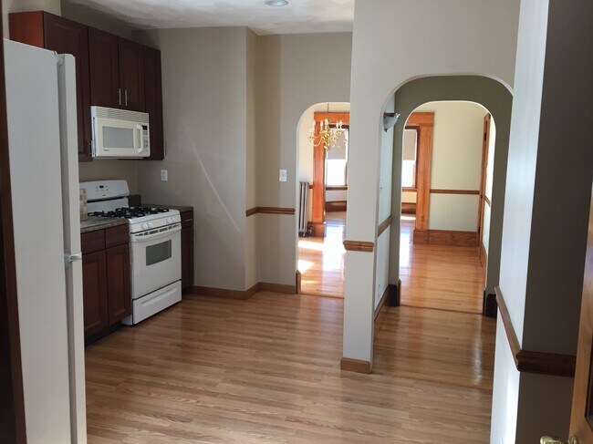 Building Photo - 19 Lakehill Ave