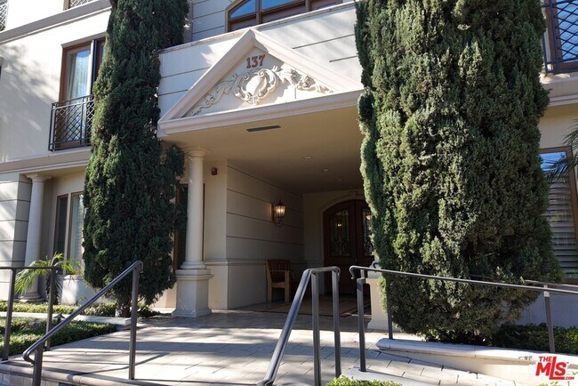 Building Photo - 137 S Spalding Dr