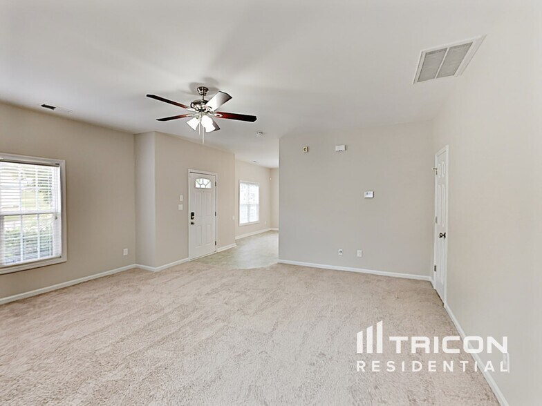 Building Photo - 5513 Landreaux Dr