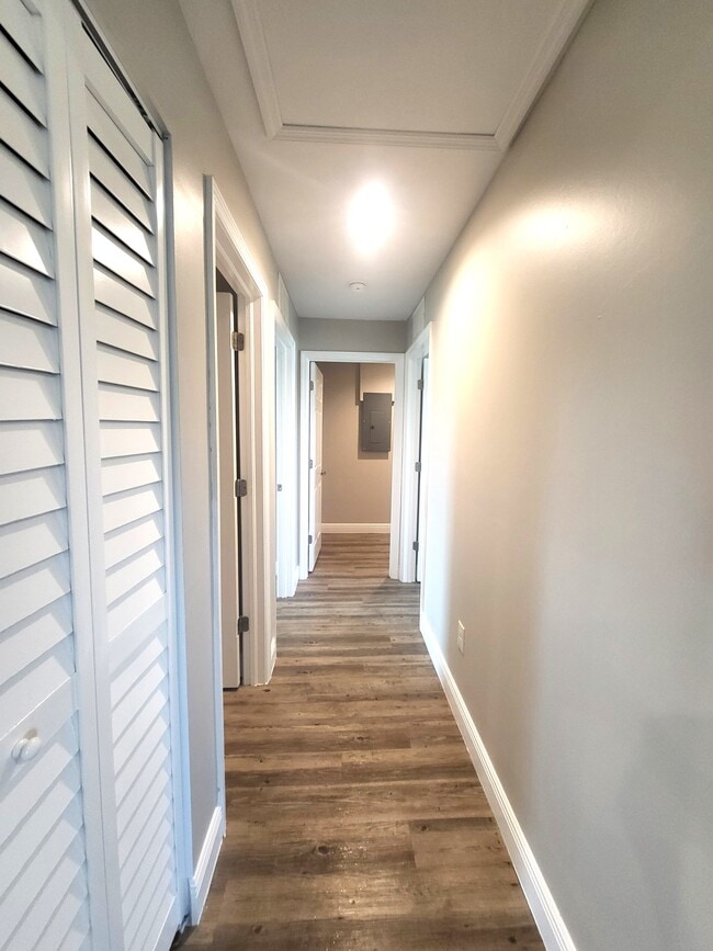 Building Photo - 5012 Dolphin Ct