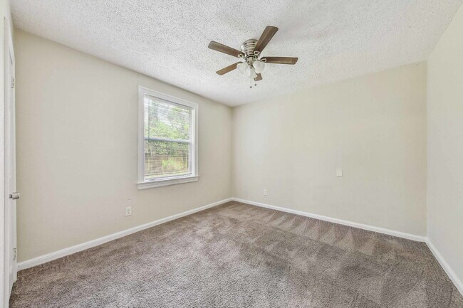 Building Photo - Renovated 3-Bedroom Home in the Heart of M...