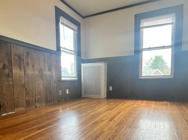 Building Photo - 543 Broadway