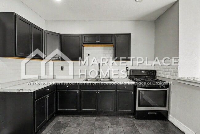 Building Photo - 520 Englewood St