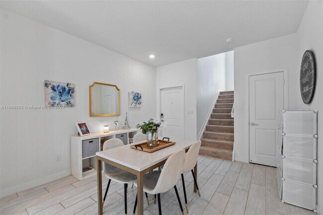 Building Photo - 765 SE 19th St