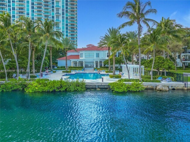 Building Photo - 3105 NE 184th St