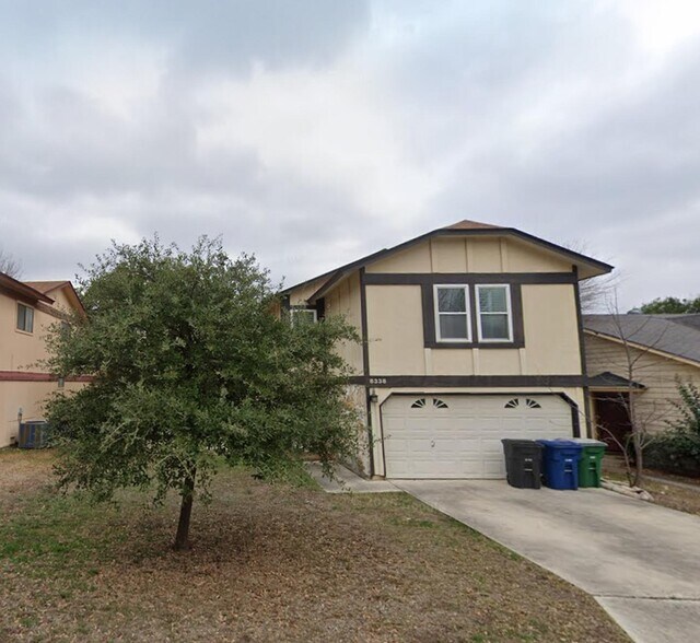 Primary Photo - Spacious San Antonio home with open layout...