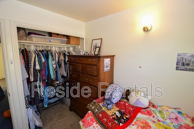 Building Photo - 686 Darwin Ave