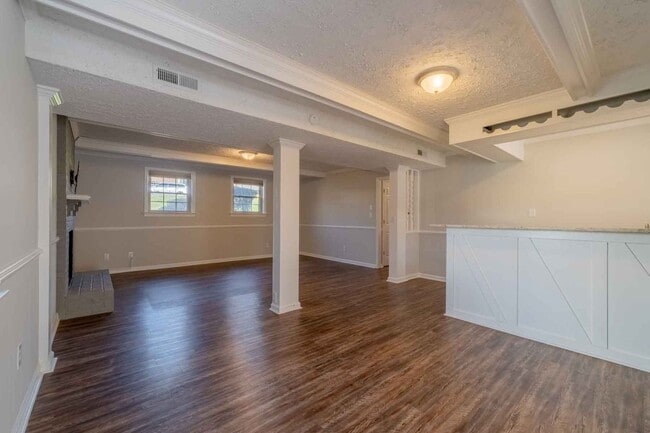 Building Photo - 123 Temple Cir