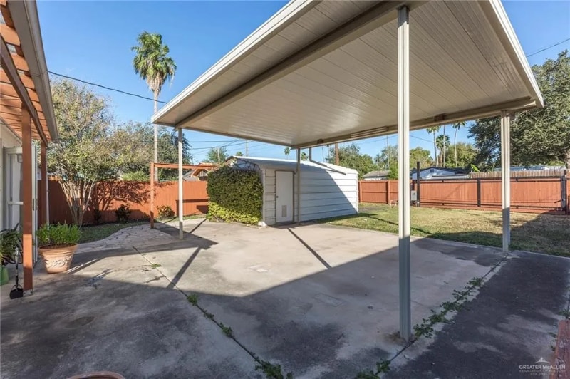 Building Photo - 816 Ivy Ave