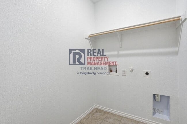 Building Photo - Well-Appointed 4-Bedroom Home with Open Layout