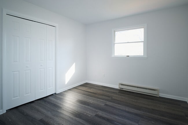 Building Photo - 327 Strouse Ave