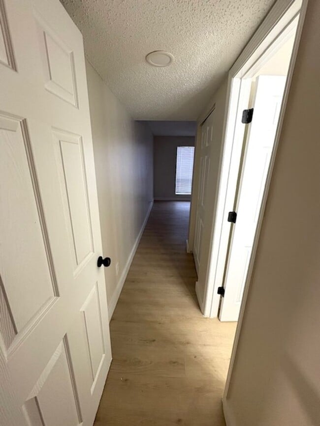 Building Photo - Stunning 4-Bedroom, 2.5-Bathroom Townhouse in the Heart of Sarasota!