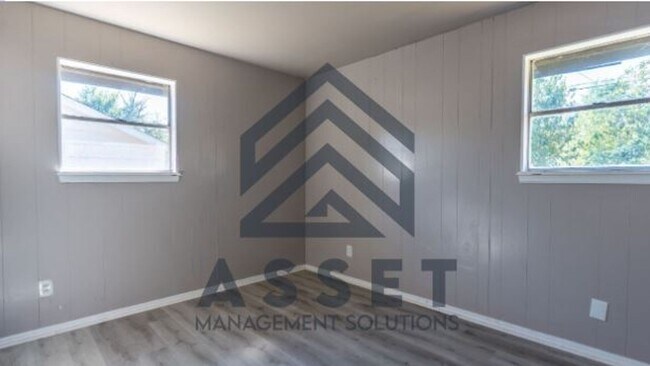 Building Photo - 4 Bedroom Available for Lease & Rent to Own!