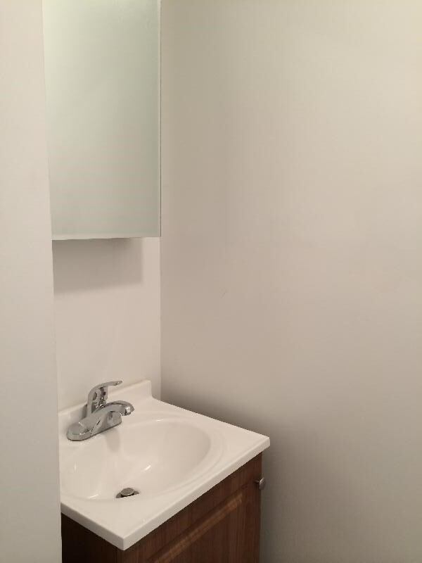 Building Photo - 214 Hanover St