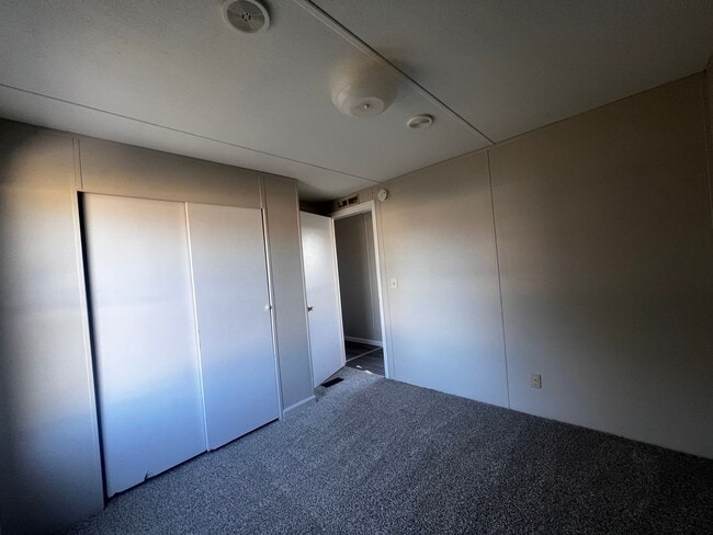 Building Photo - Cute 2 bedroom 2 bath mobile home that is located close to the Camp Lejeune Main Gate, beaches, s...