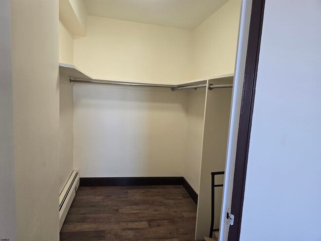 Building Photo - 3817 Ventnor Ave