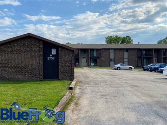 Building Photo - 2752 Humboldt Rd