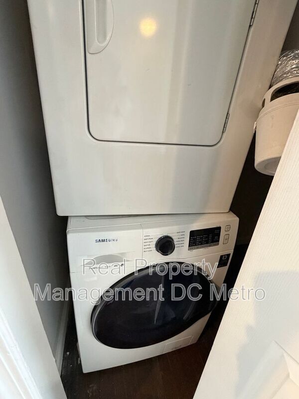 Building Photo - 1243 Penn St NE