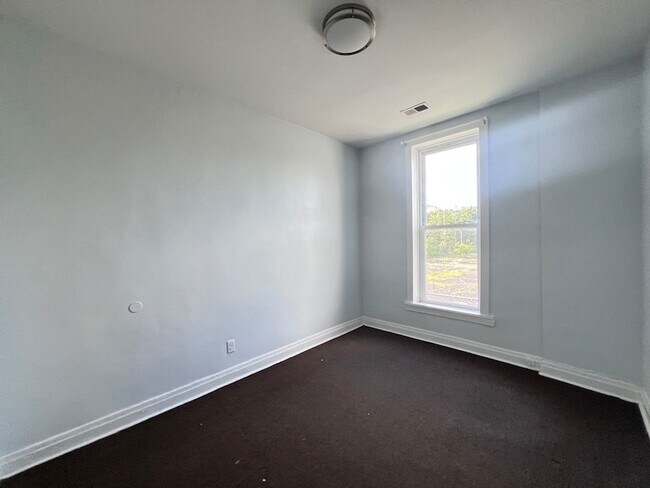 Building Photo - 7024 S Wentworth Ave