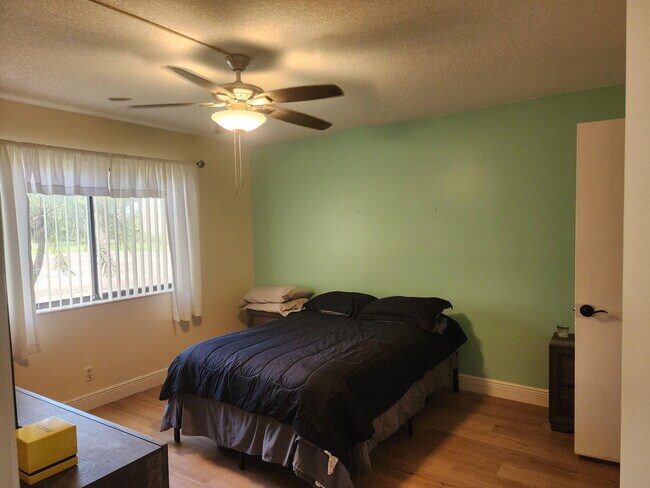 Building Photo - 4820 Lucerne Lakes Blvd W